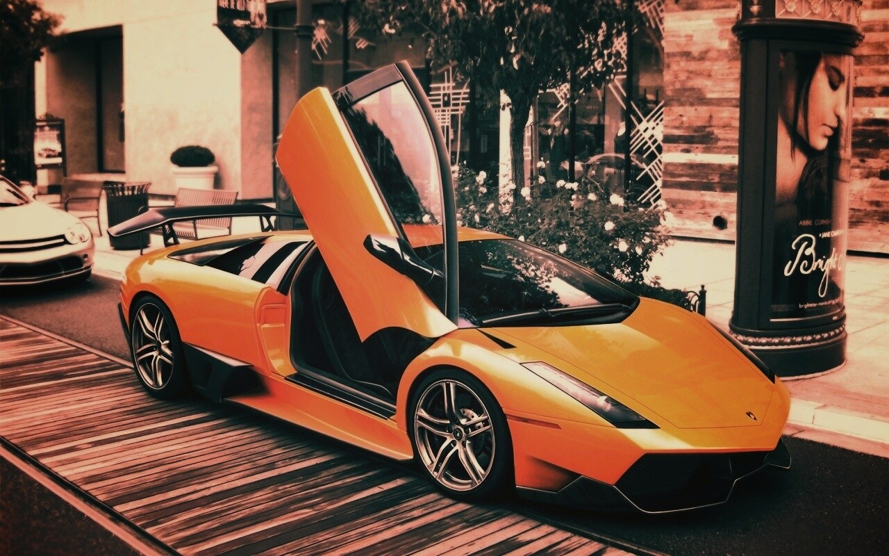 Оранжевая ламборджини на улице обои
