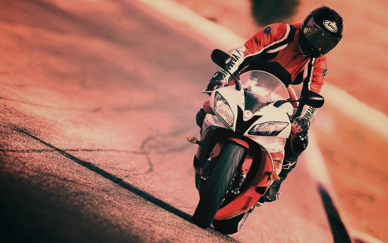 Мотоциклист на спортбайке обои