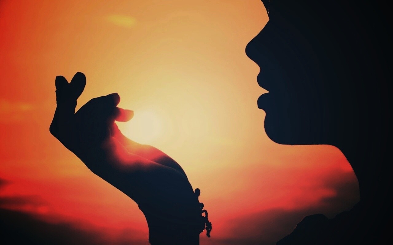 Солнце в ладони обои