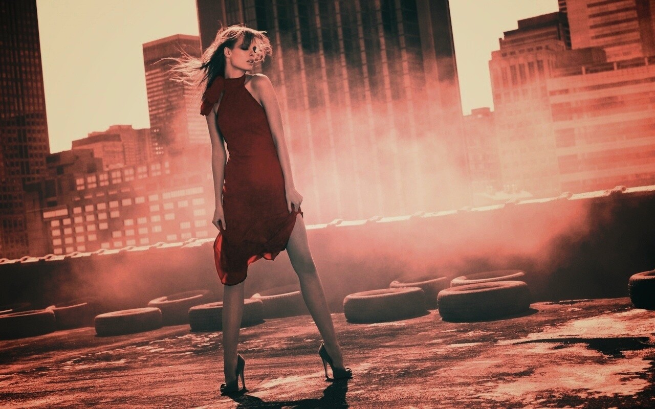 Девушка в красном обои