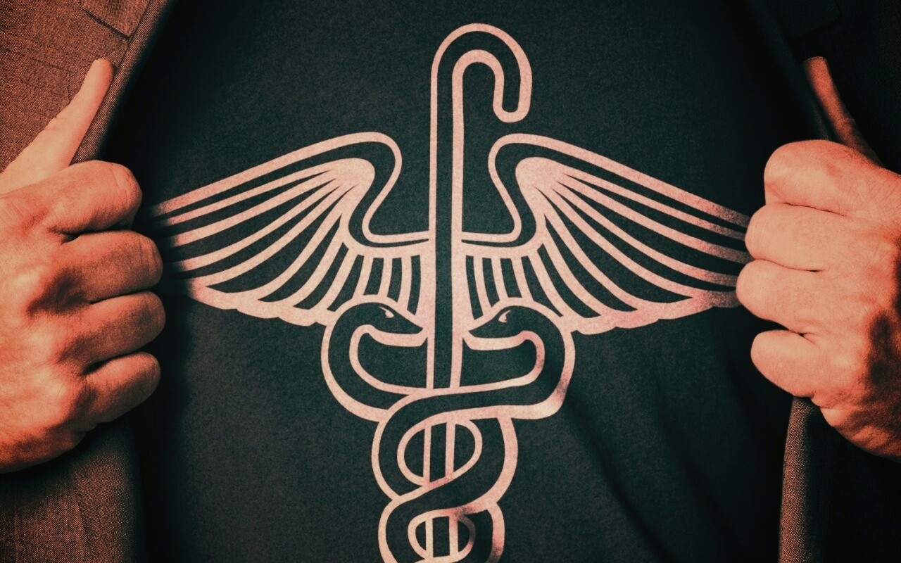 Футболка со змеями и тростью обои