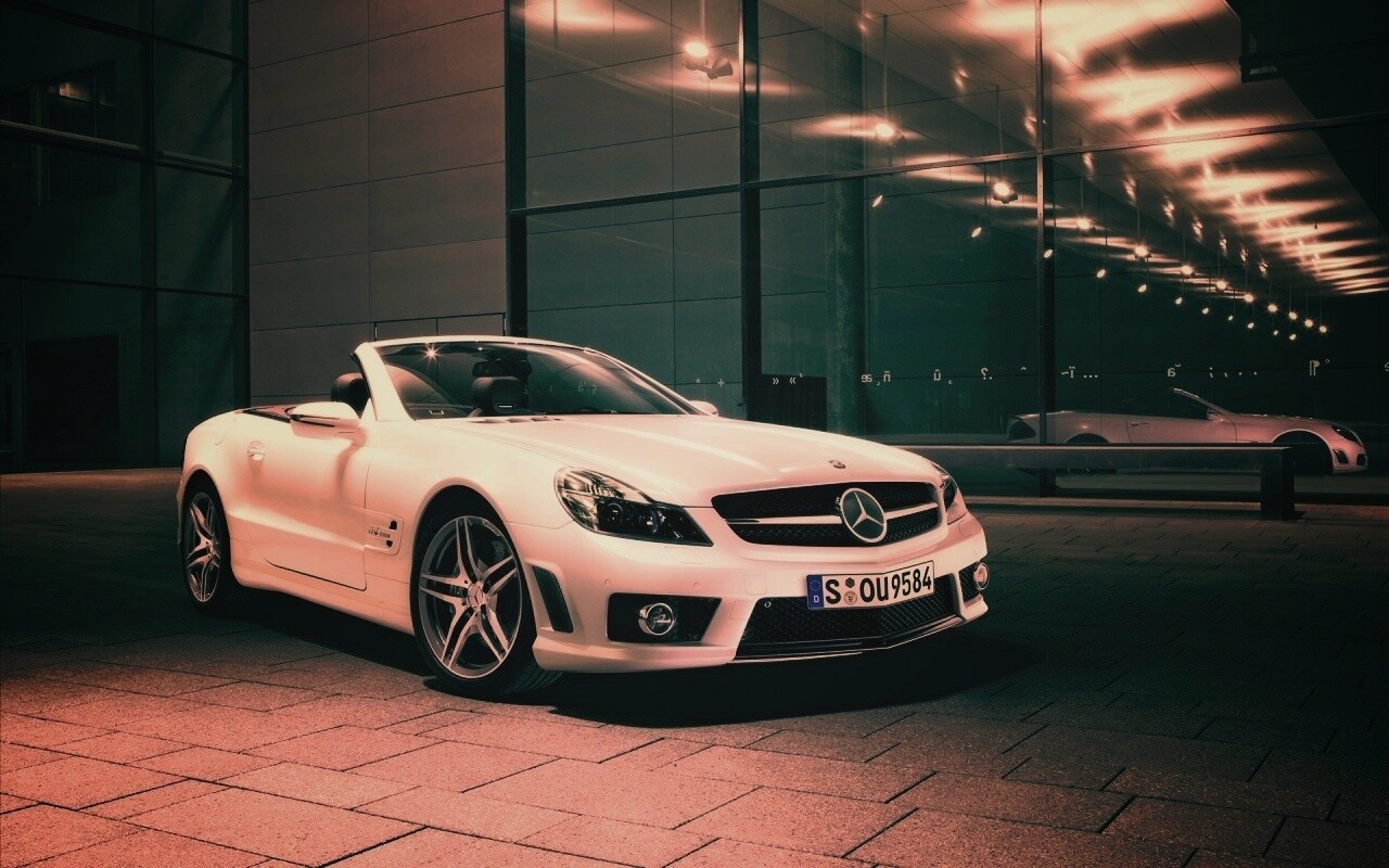 Белый мерседес с открытым верхом обои