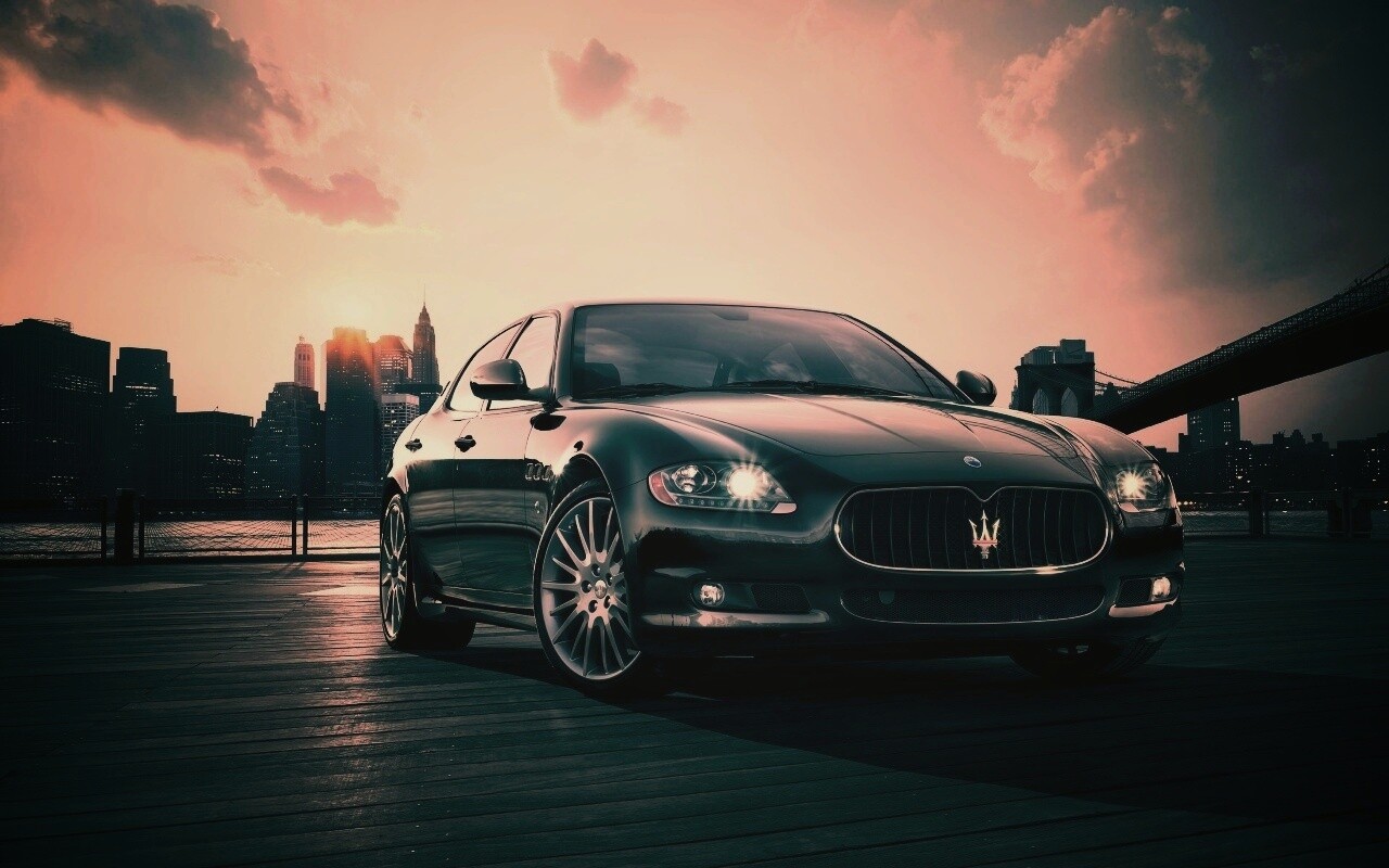 Черная мазерати на пирсе обои