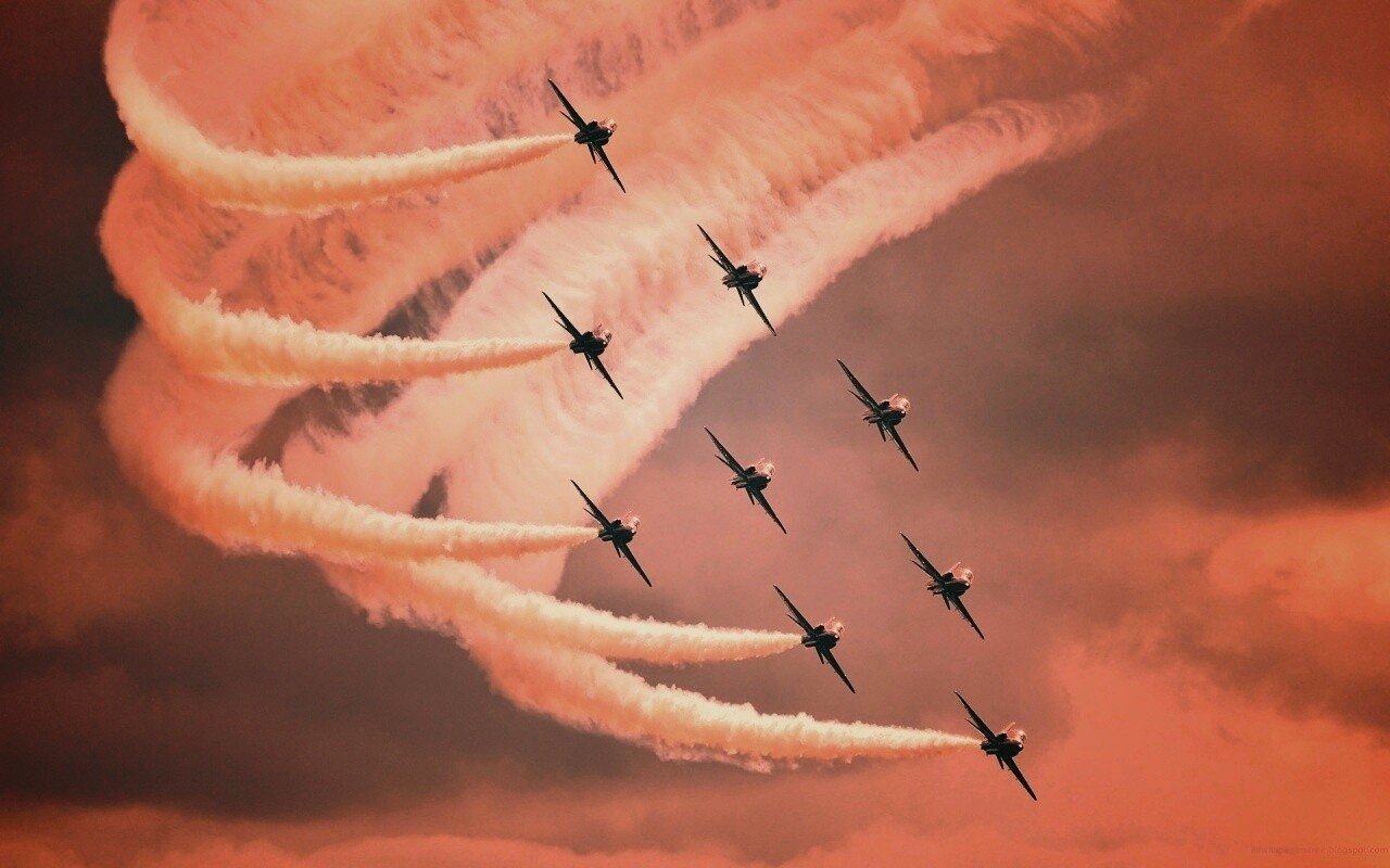 Красивая эскадра самолетов на авиашоу обои