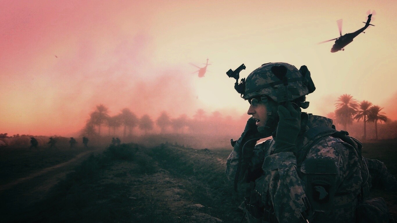 СОлдат во время боевых действий обои