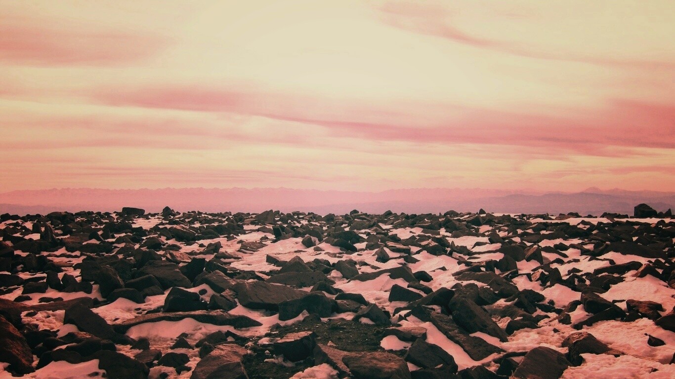 Заснеженная каменистая равнина обои