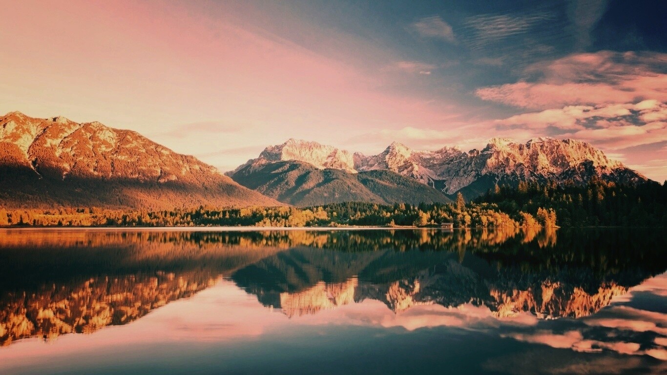 Горы отражаются в озере обои