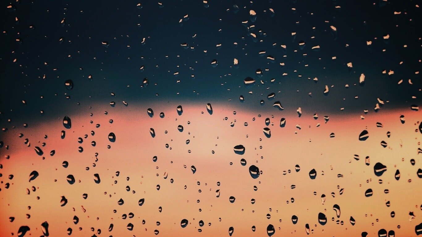 Капли на стекле обои