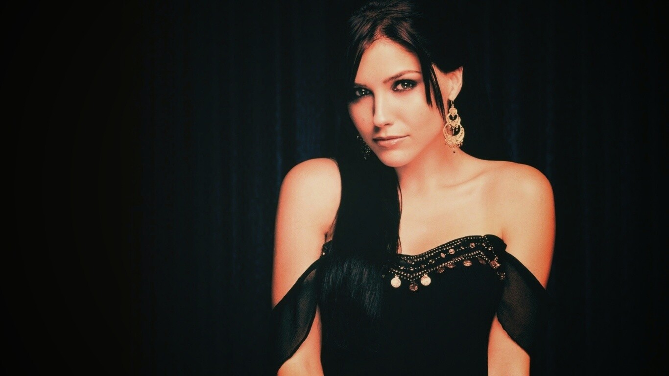 София Буш в черном платье обои