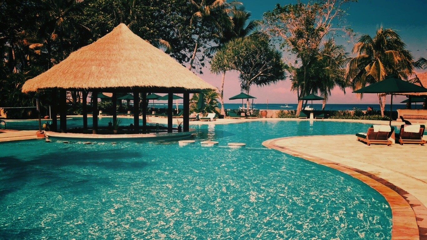 Бассейн отеля обои