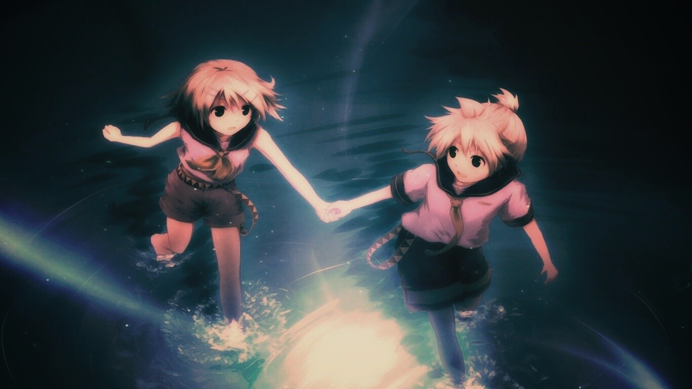 Девочки бегут по воде обои