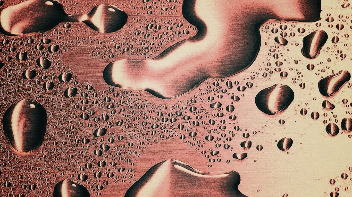 Вода на металлической поверхности обои