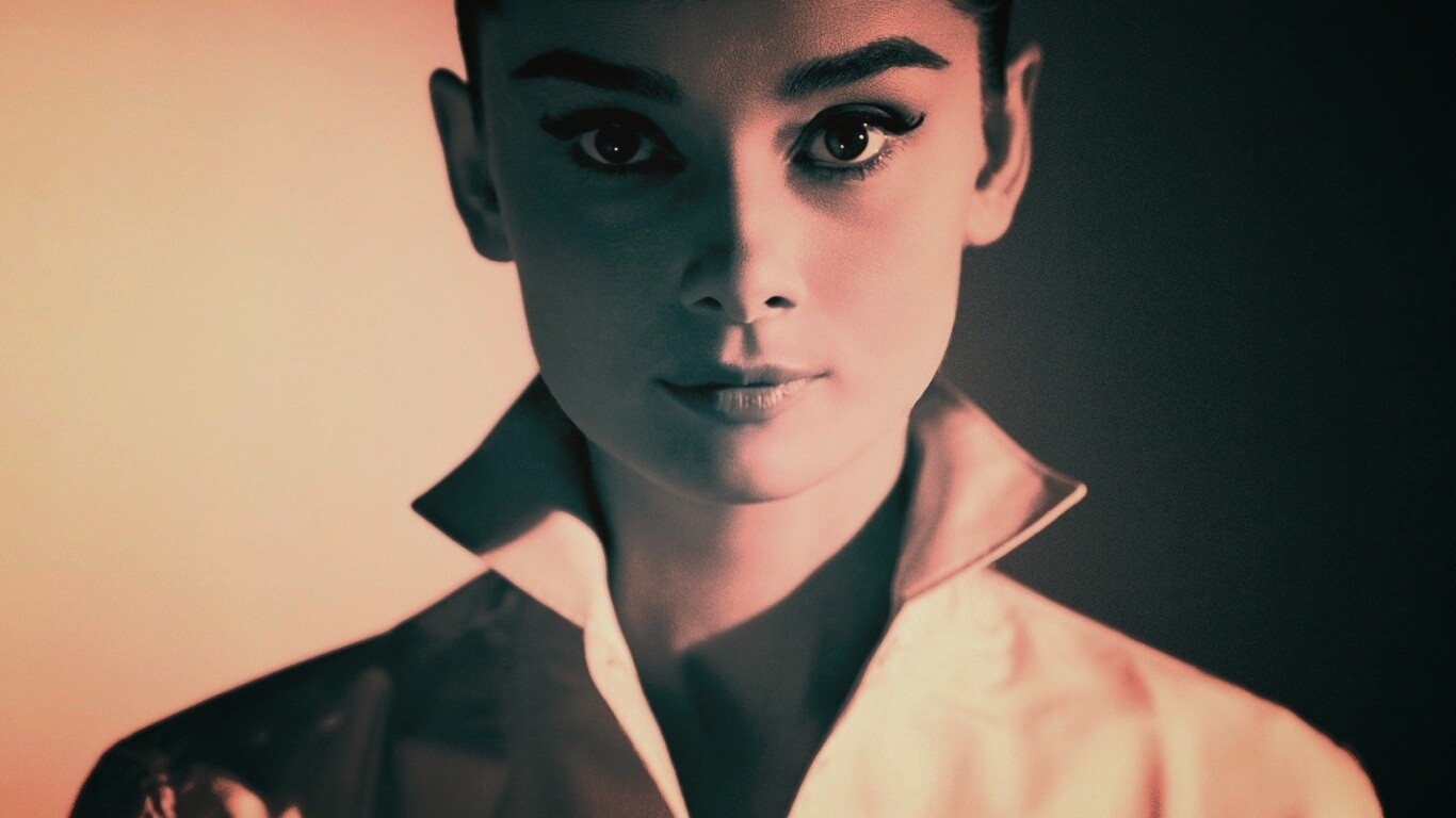 Одри Хепберн в grayscale обои