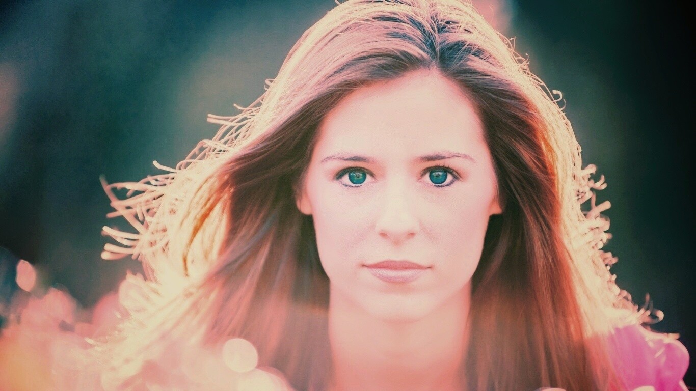 Девушка с голубыми глазами обои