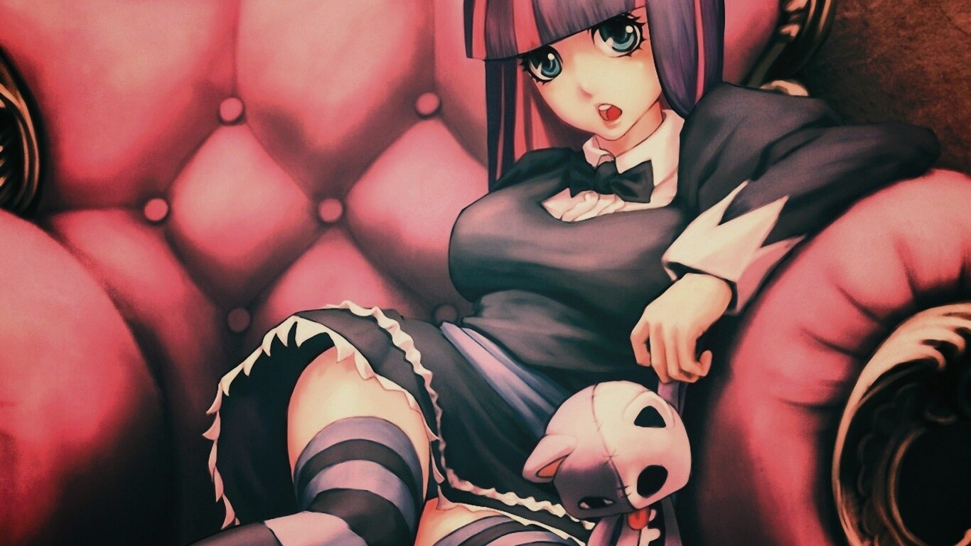 Девочка с куклой котенка обои