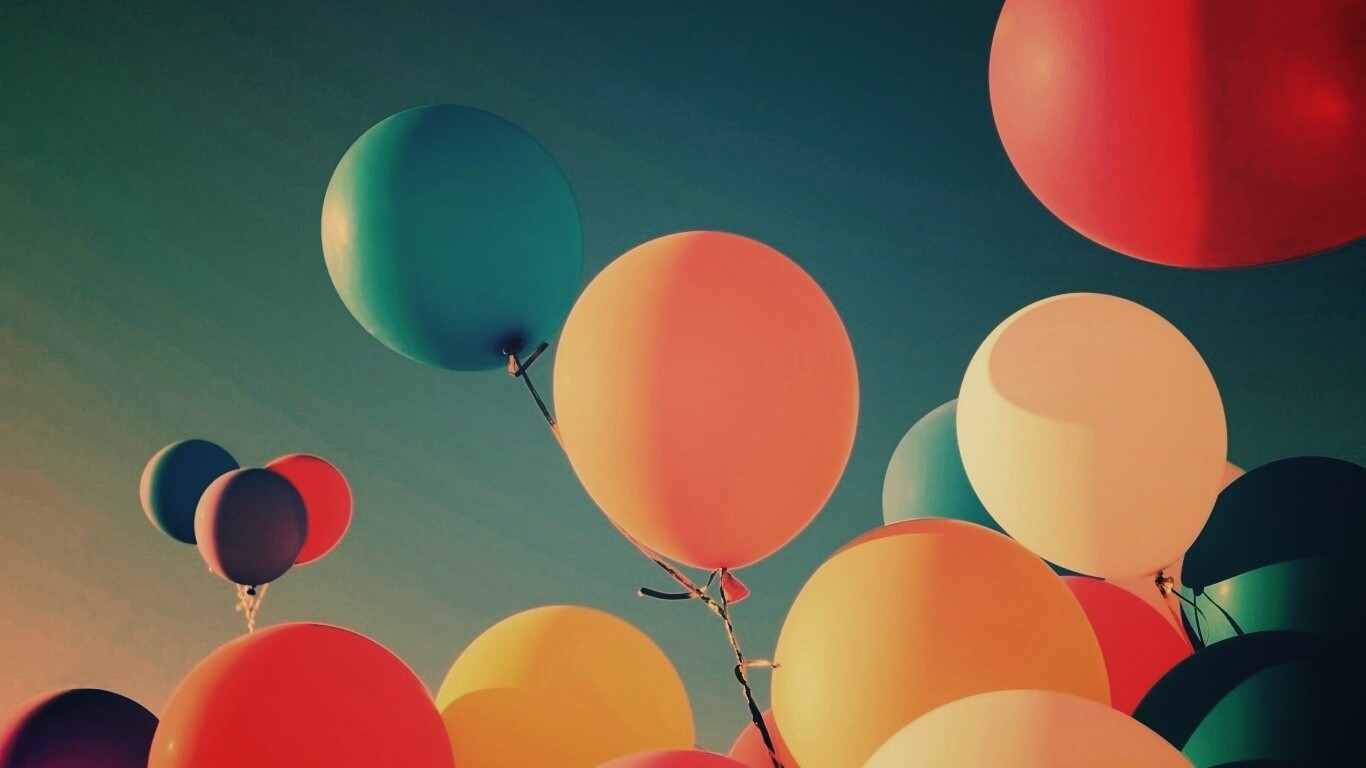 Разноцветные воздушные шарики обои