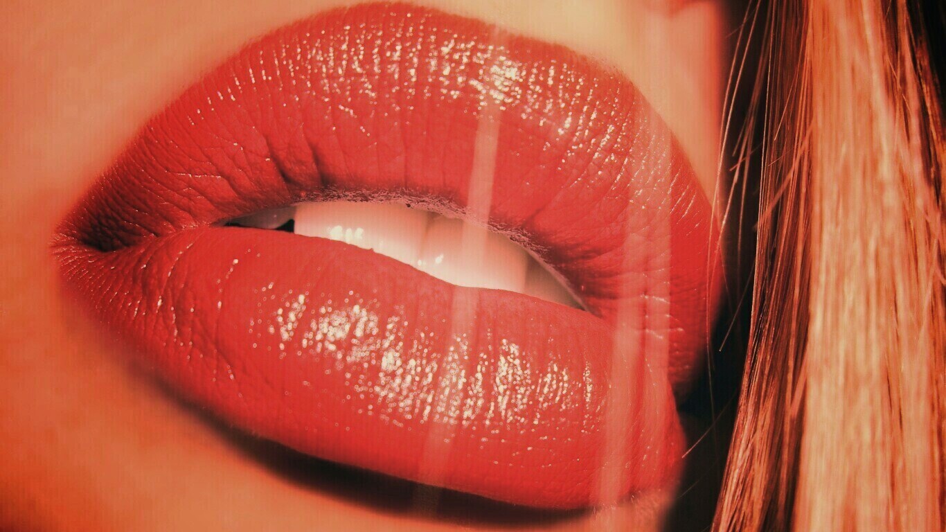 Сочные губы обои