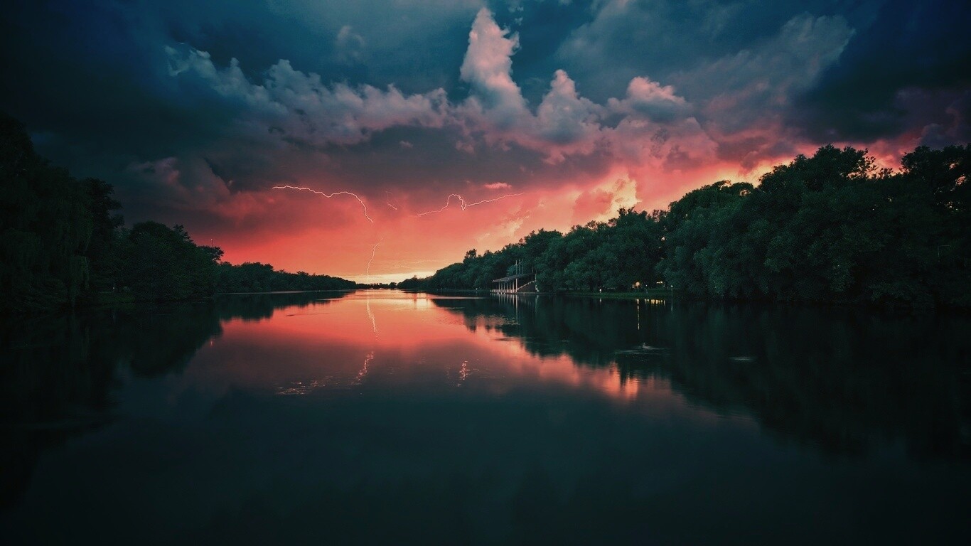 Молнии на фоне заката, стандартные обои mac обои