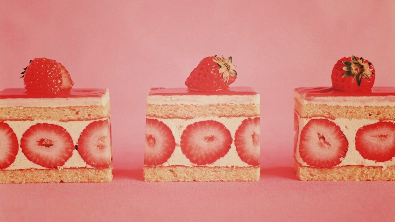 Ломтики клубничного торта обои