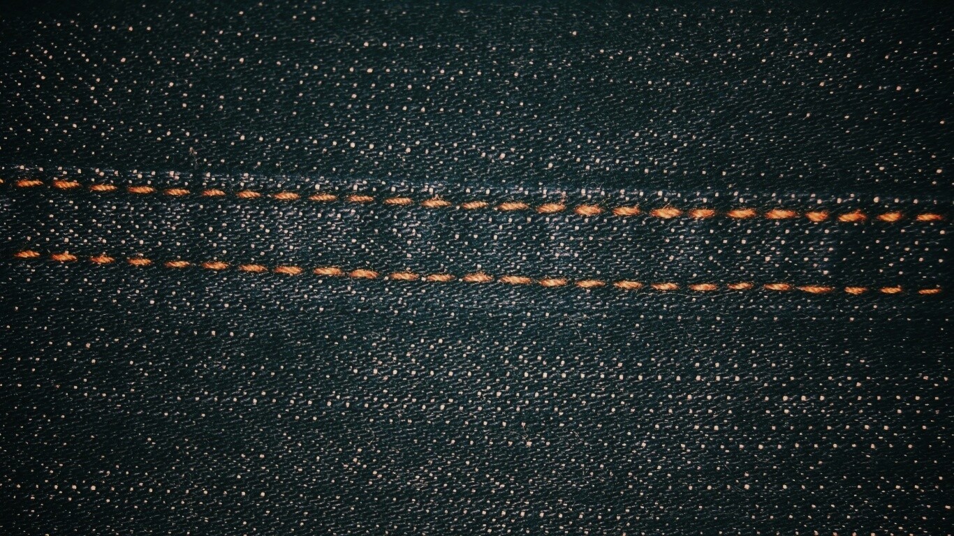 Темная джинсовая ткань со строчкой обои