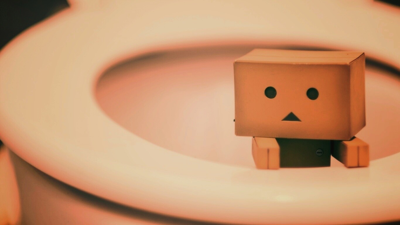 Danbo в унитазе обои