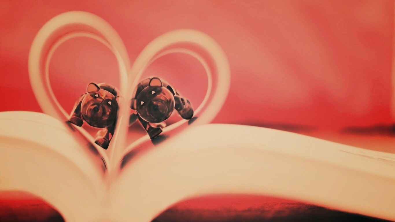 Фигурки мишек в книге обои