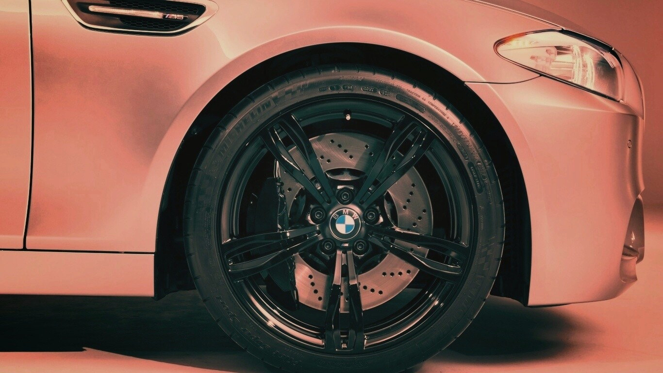 Чёрный литой диск БМВ обои