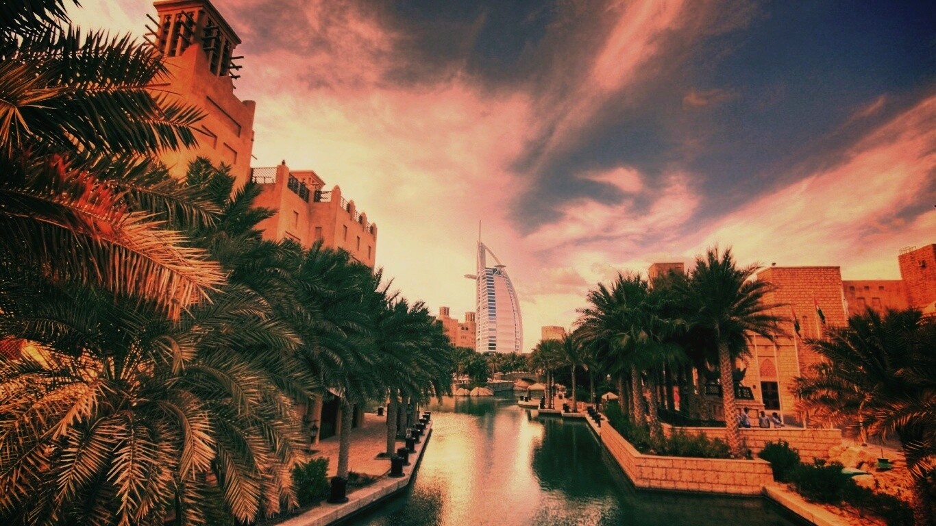 Вид на гостиницу Бурдж Аль Араб в Дубае обои