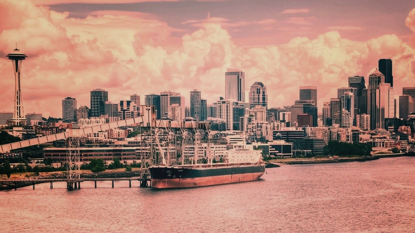 Баржа в ожидании отплытия обои