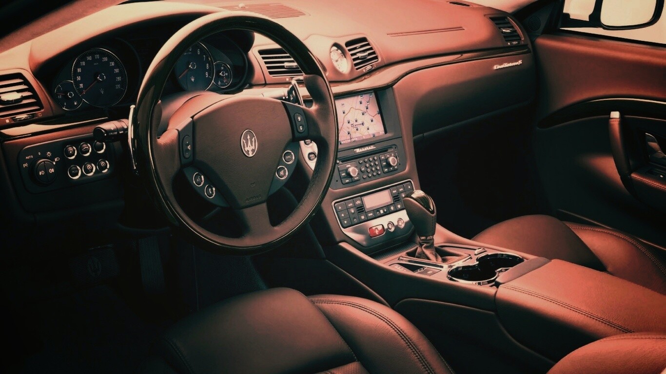 Салон Maserati Granturismo обои