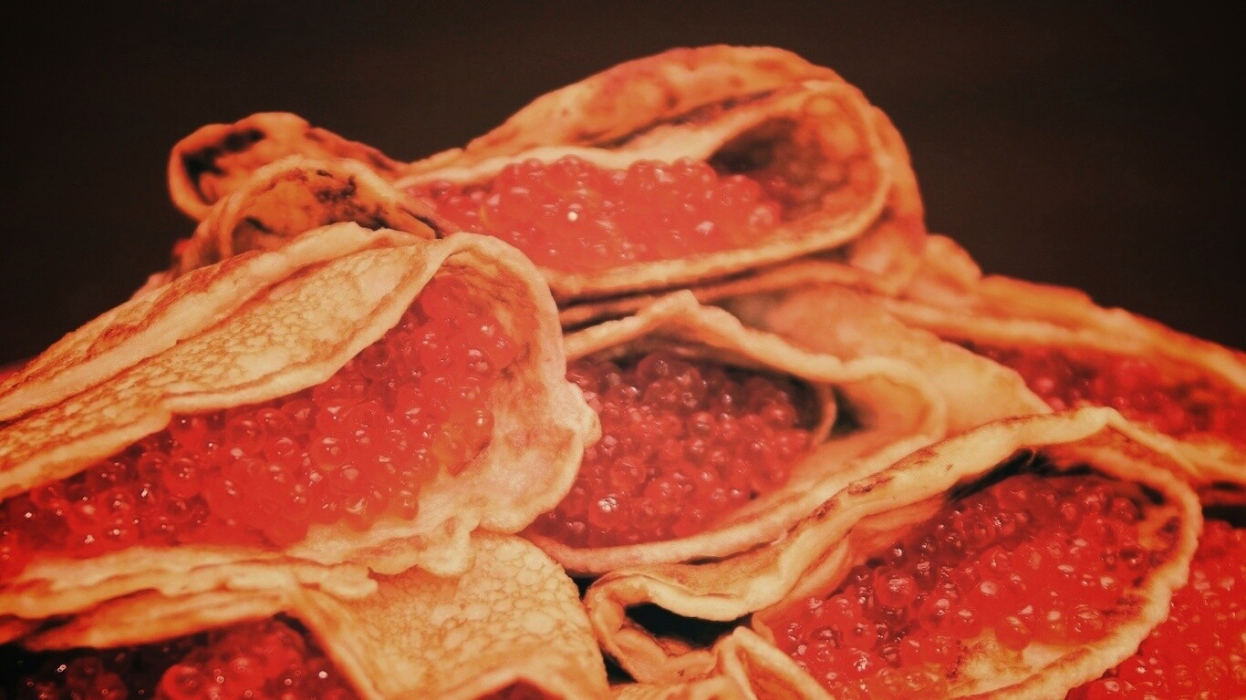 Блины с красной икрой обои