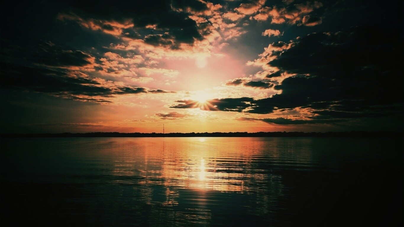 Закат над озером обои