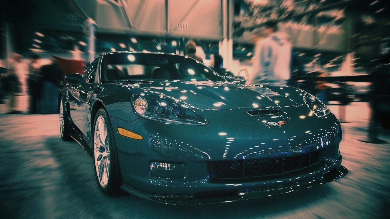 Машина на выставке обои