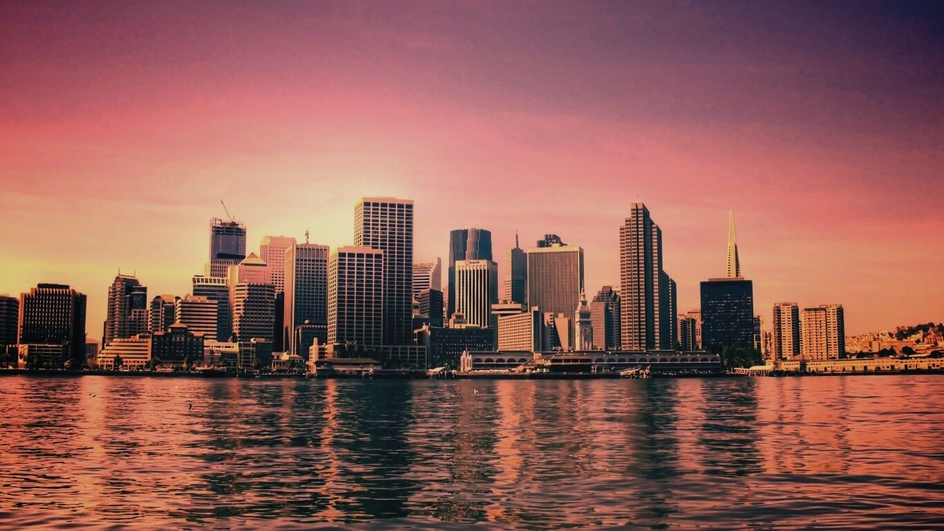 Небоскребы на береговой линии обои