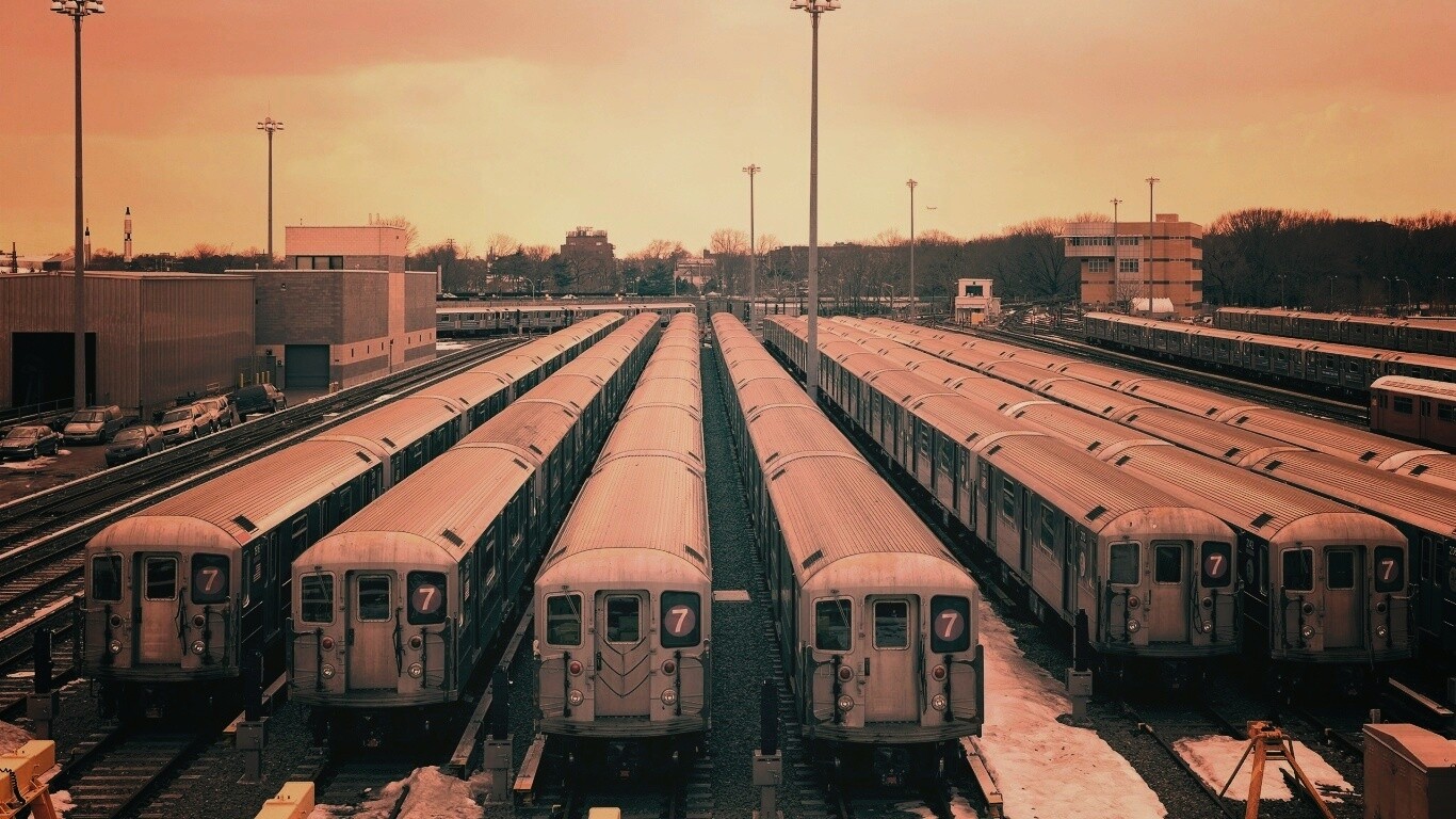 Вагоны метро на стоянке обои