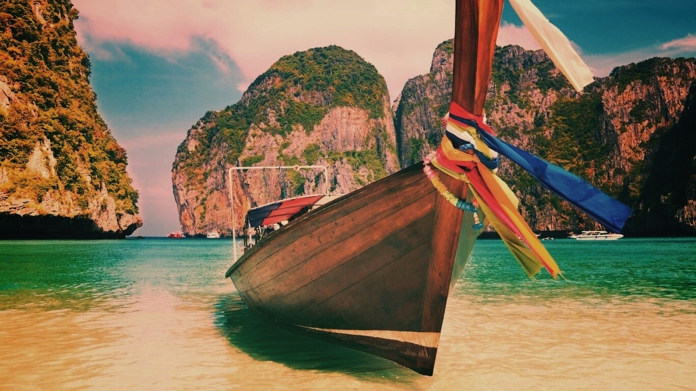 Лодка в райских водах обои