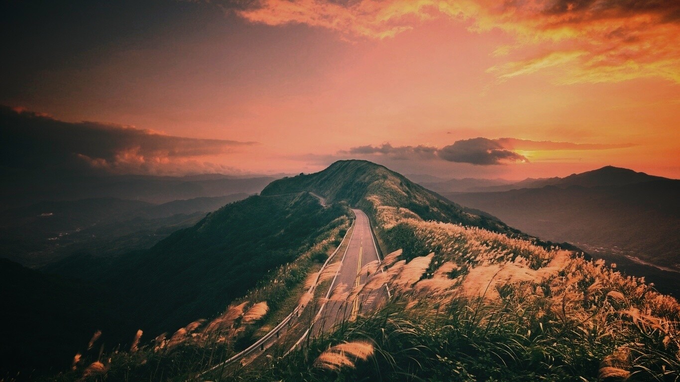Дорога вдоль вершины холма обои