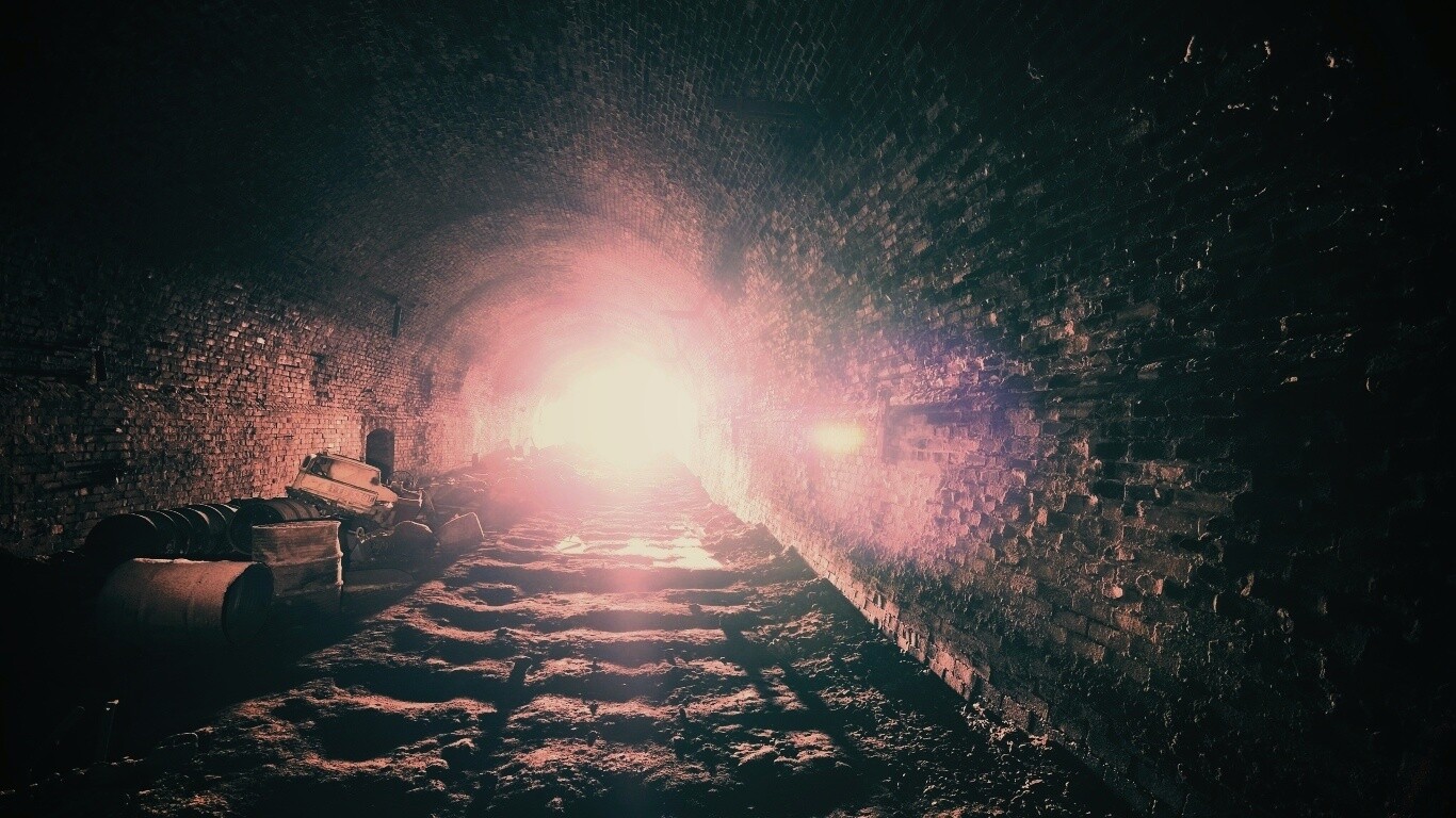 Захламленный тоннель обои