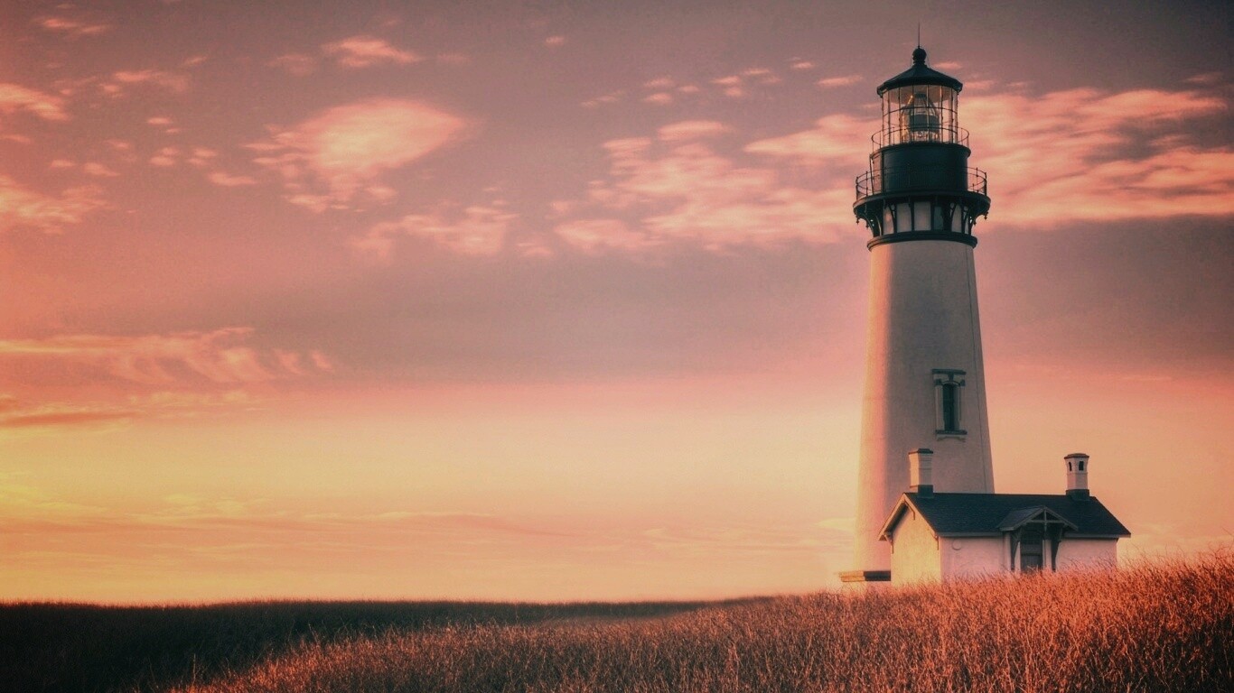 Маяк в поле обои