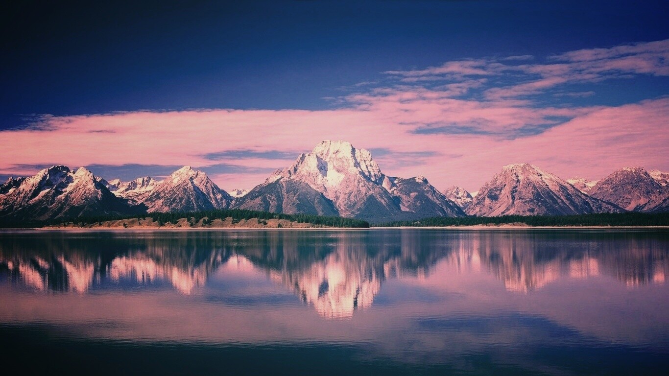 Вид на горы за озером обои