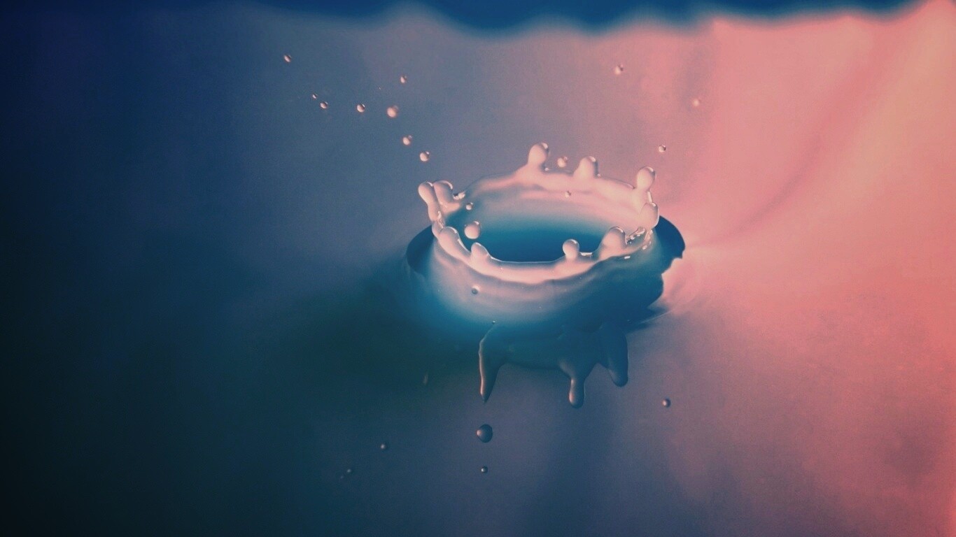 Синий всплеск воды обои