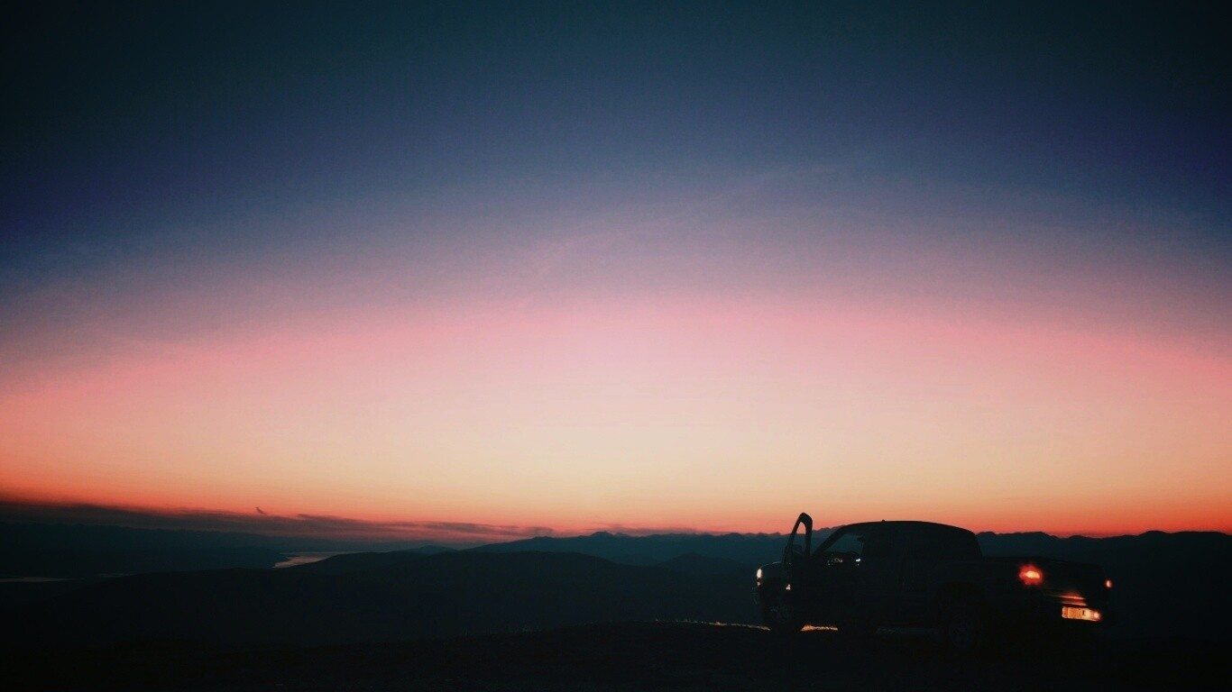 Авто на фоне заката обои