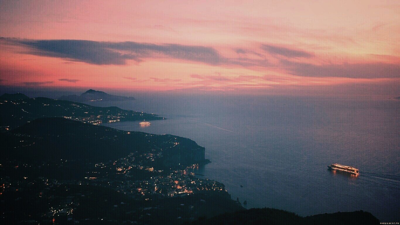 Городок у моря обои