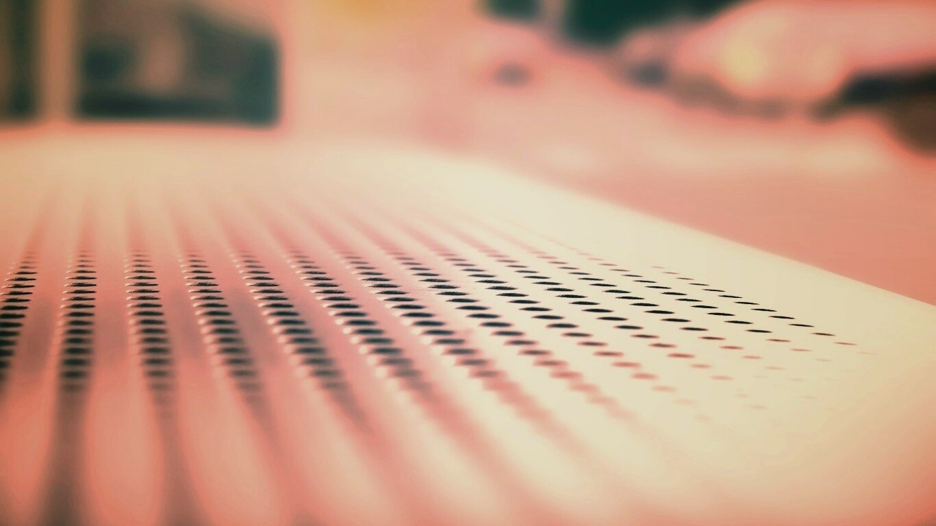 Макро фото дырчатой поверхности обои