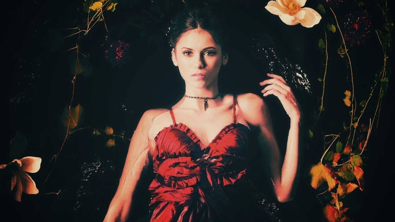 Женщина в красном платье обои