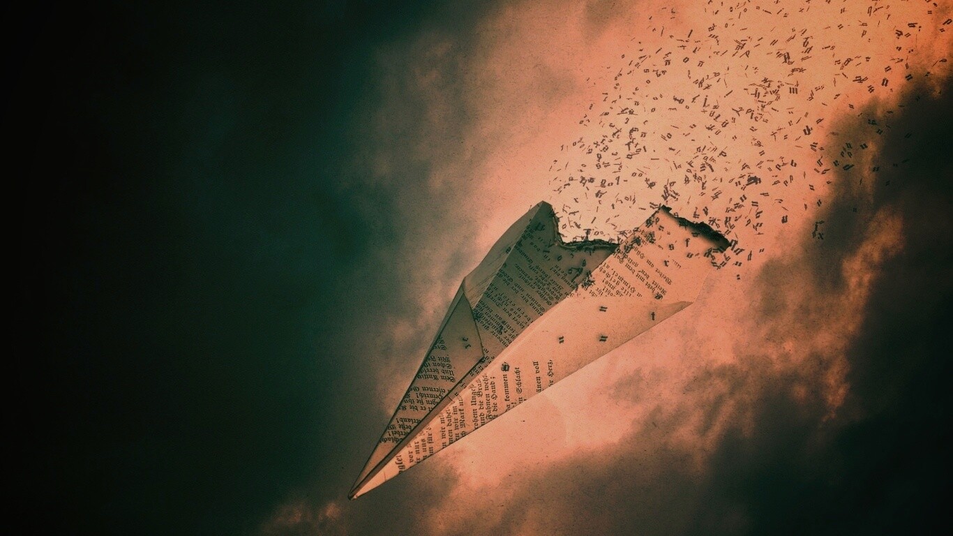 Крушение бумажного самолётика обои