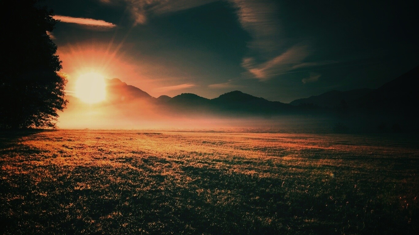 Восход над горами обои