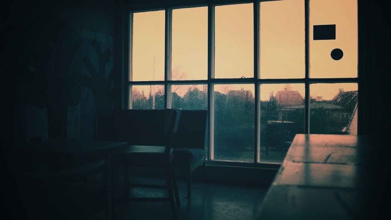 Тёмная комната и дождь за окном обои