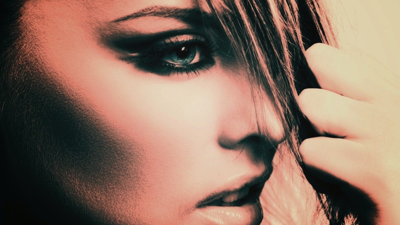 Глаза цвета моря обои