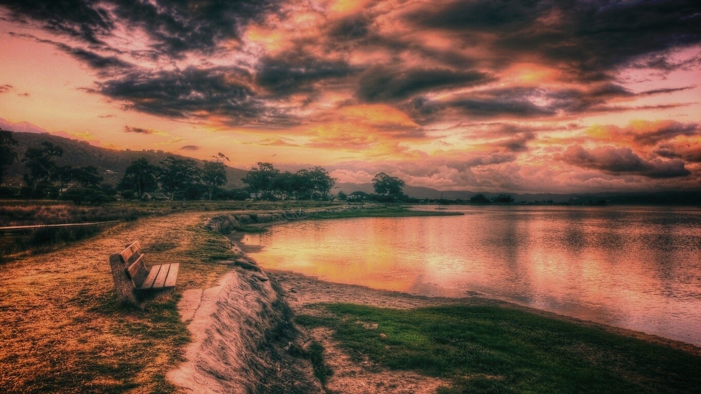 Скамейка у озера обои